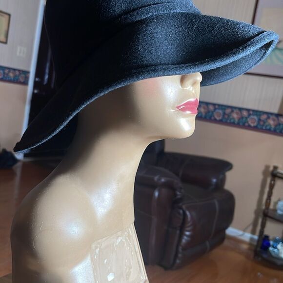 Imperial Elegant Black Women's Hat - Picture 4 of 5